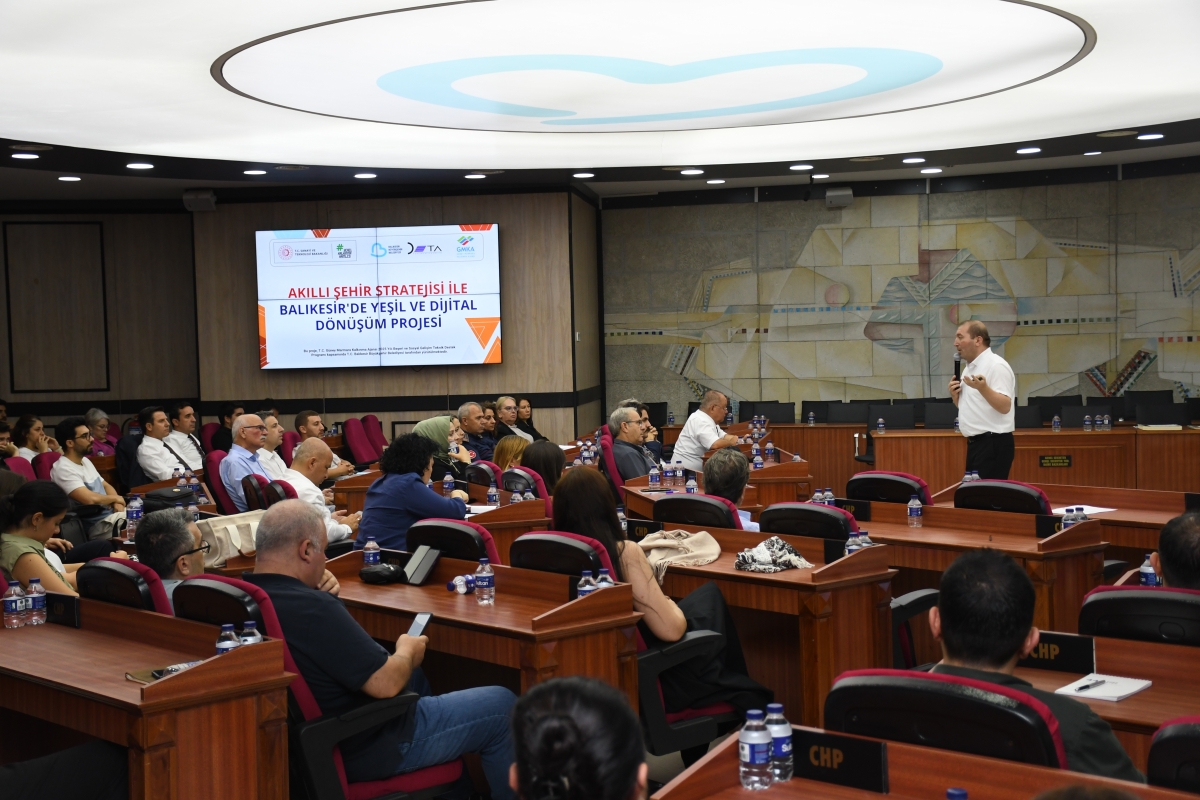 Büyükşehir’de Personele Akıllı Şehir Stratejisi Anlatıldı