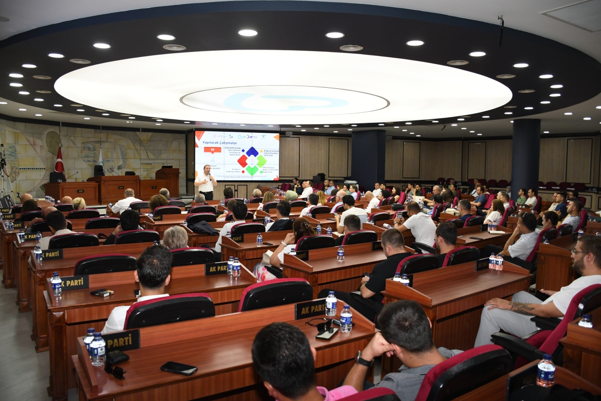 Büyükşehir’de Personele Akıllı Şehir Stratejisi Anlatıldı